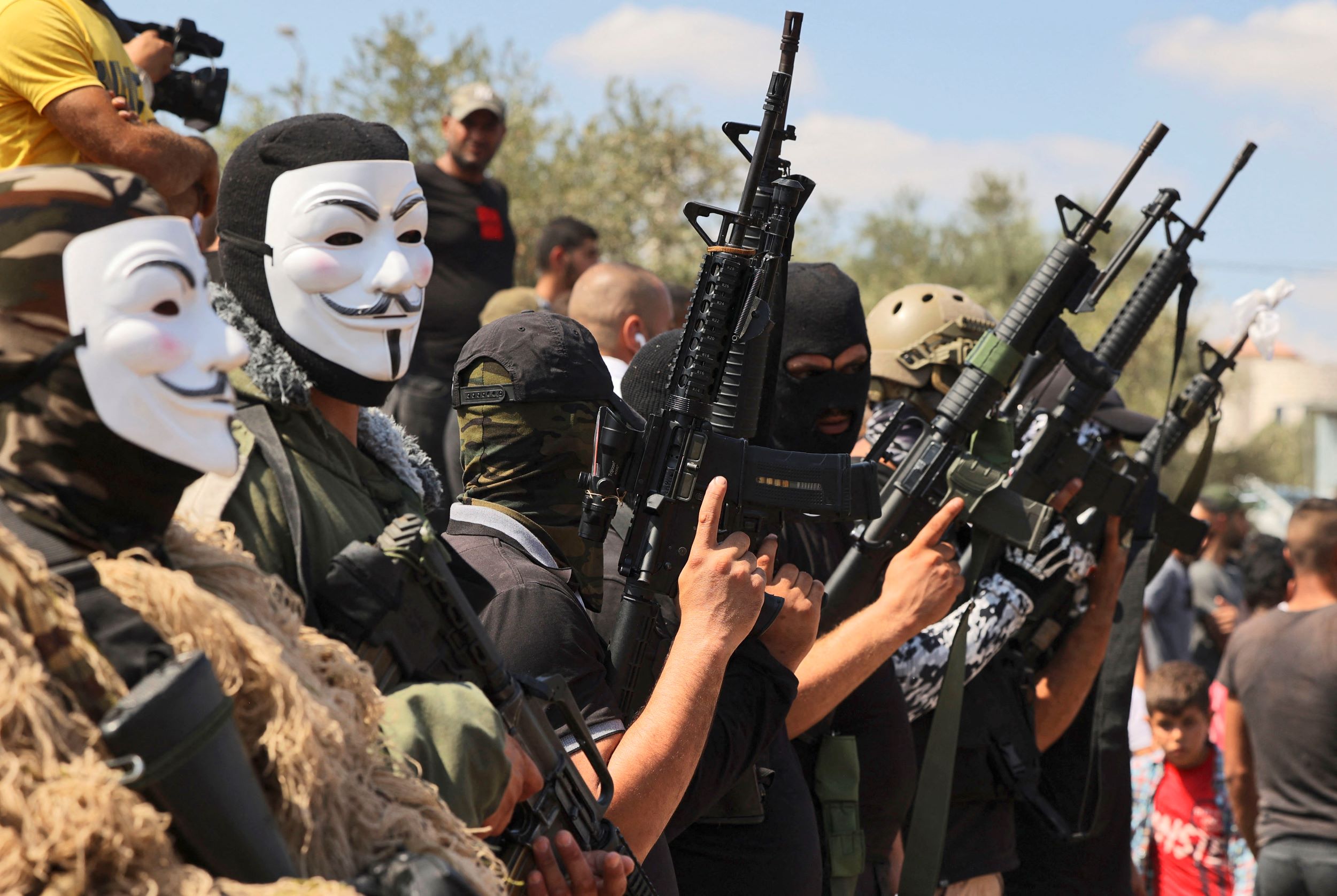 الاحتلال خائف ويحذر السلطة: عناصر أمنية قد تلتحق المقاومة