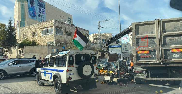 أجهزة السلطة تزيل بالقوة بسطات في جنين وتعتدي على أصحابها