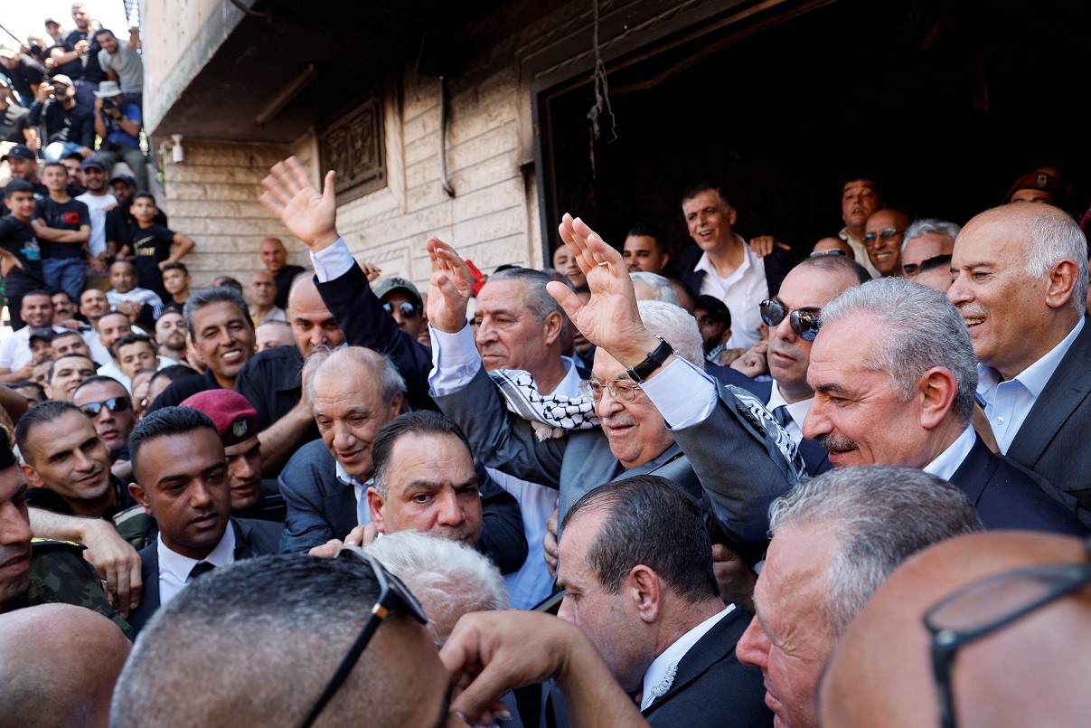 تفاصيل مثيرة عن أوسع تغييرات قريبة بالسلطة و”فتح” استعدادًا لما بعد عباس