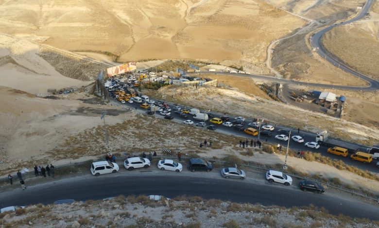 طريق وادي النار يحرق أوقات المواطنين وحكومة اشتية تبيع الوهم