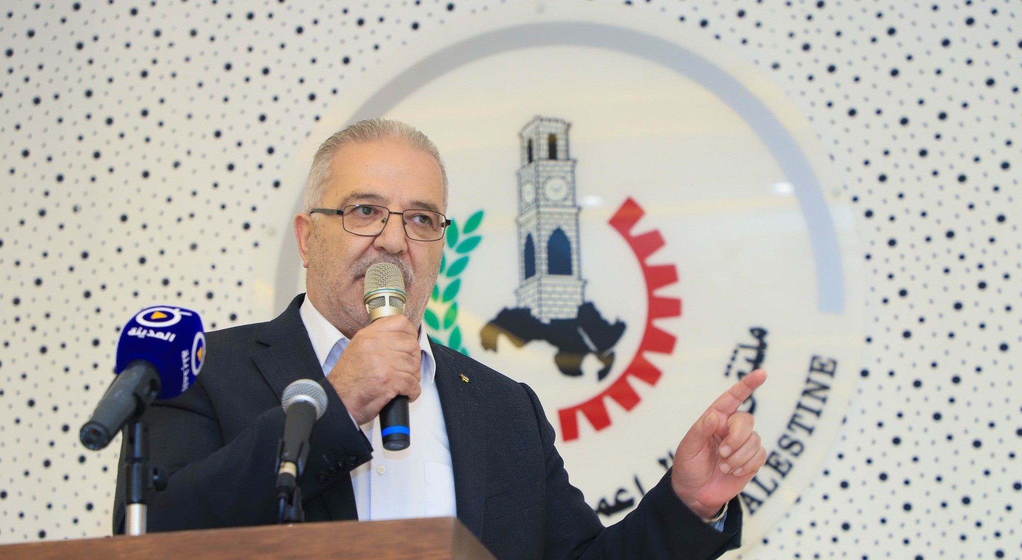 فساد وعنصرية.. وزير النقل عاصم سالم وظَّف 250 شخصا فقط لأنهم من نابلس