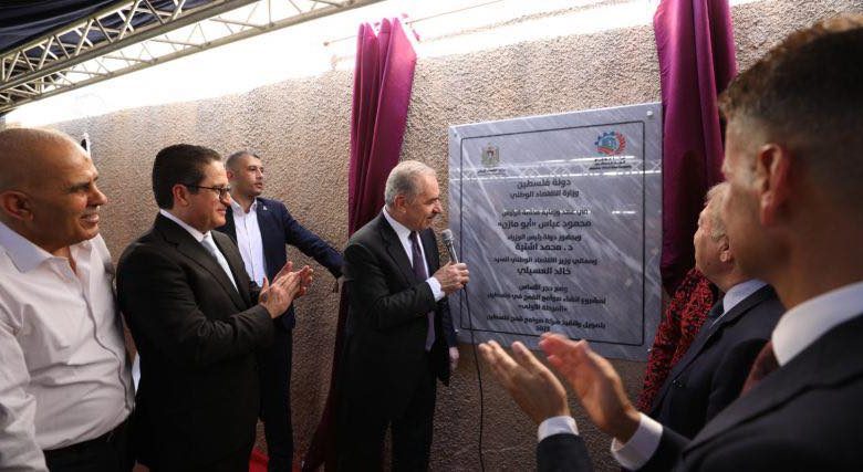 المواطنون يسخرون: سنأكل من قمح الصوامع مثلما تعالجنا في مستشفى خالد الحسن