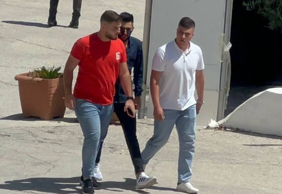 رغم فصلهم.. زعران أجهزة السلطة يتجولون في جامعة الخليل