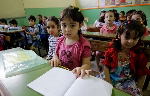 المدارس الخاصة بالضفة.. هكذا يذل المعلم براتب متدنِ