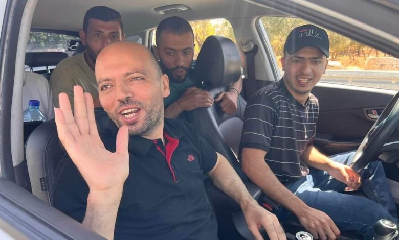 الأسير خليل عواودة حرٌ بعد أن تقاسم الاحتلال والسلطة قهره