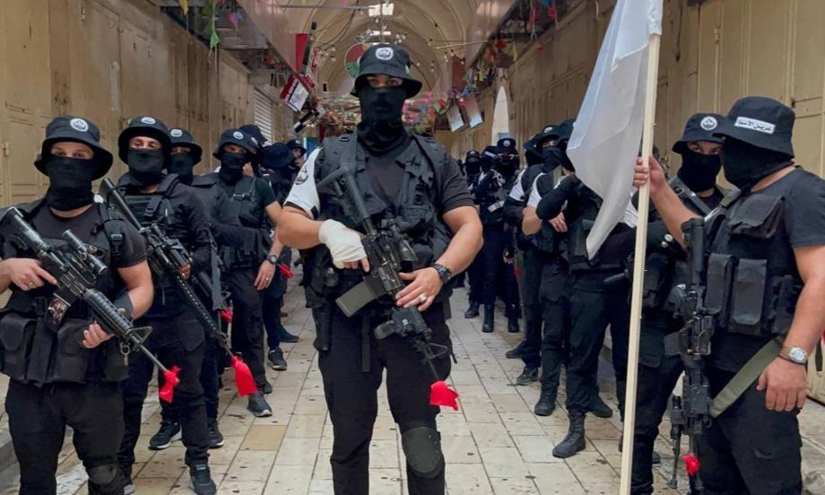 كتب معتصم حمادة: عندما تغيب البندقية الواحدة تحضر بندقية المقاومة