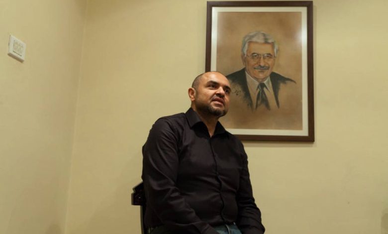 فضيحة جديدة.. شركة طارق عباس احتكرت طباعة الكتب المدرسية وسلمتها متأخرة