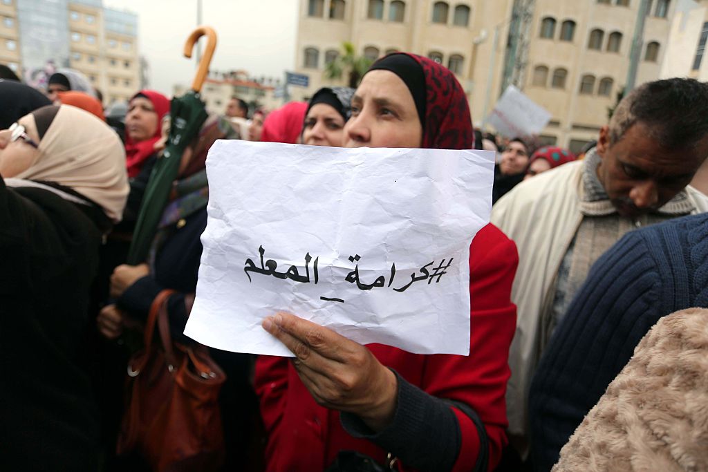 تربية بيت لحم توقف المعلم يوسف احجا لمطالبته بحقوقه