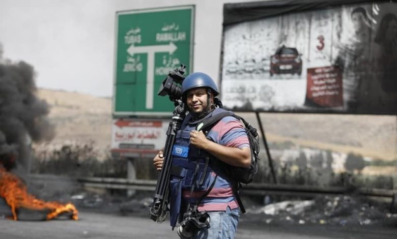 مطالبات للسلطة بوقف الاعتداءات على الصحفيين والإفراج عن “السركجي”