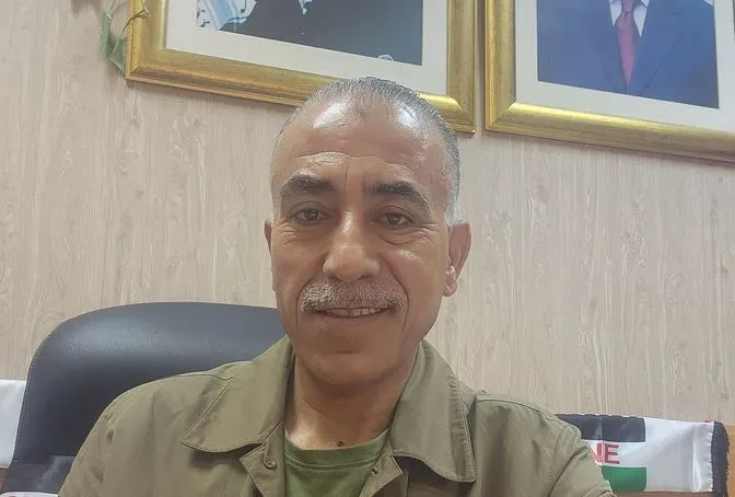 أسامة النجار يتحدى وزيرة الصحة مي كيلة: أنا في مكتبي