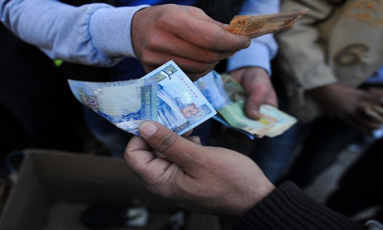 بمبالغ مالية كبيرة.. تفاصيل قضية احتيال مثيرة في الخليل