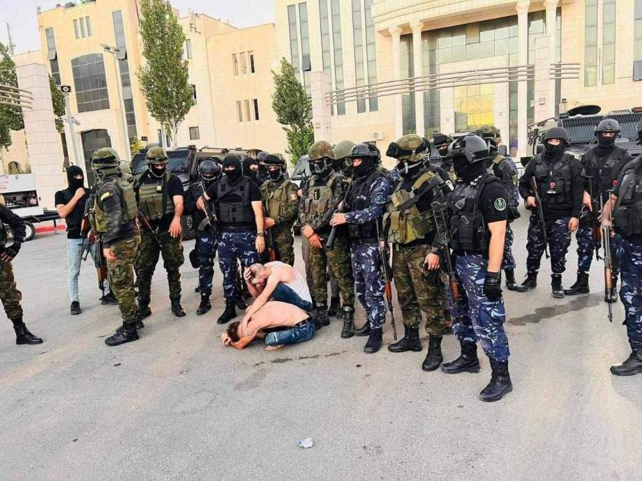 ناشط سياسي: السلطة تضعضع السلم الأهلي كخدمة “مجانية” للاحتلال