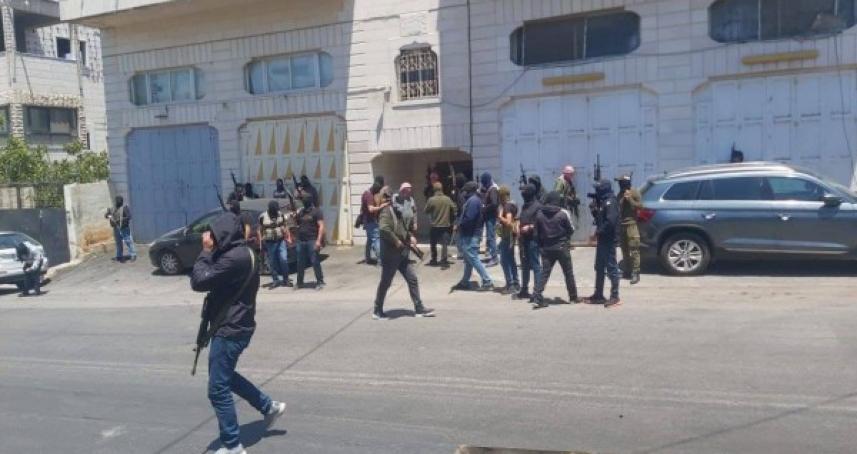 “الأورومتوسطي”: السلطة تسئ معاملة معتقليها وتسحلهم في الشوارع