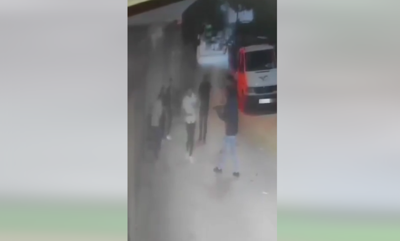 أجهزة السلطة تطلق النار على شاب قضاء الخليل
