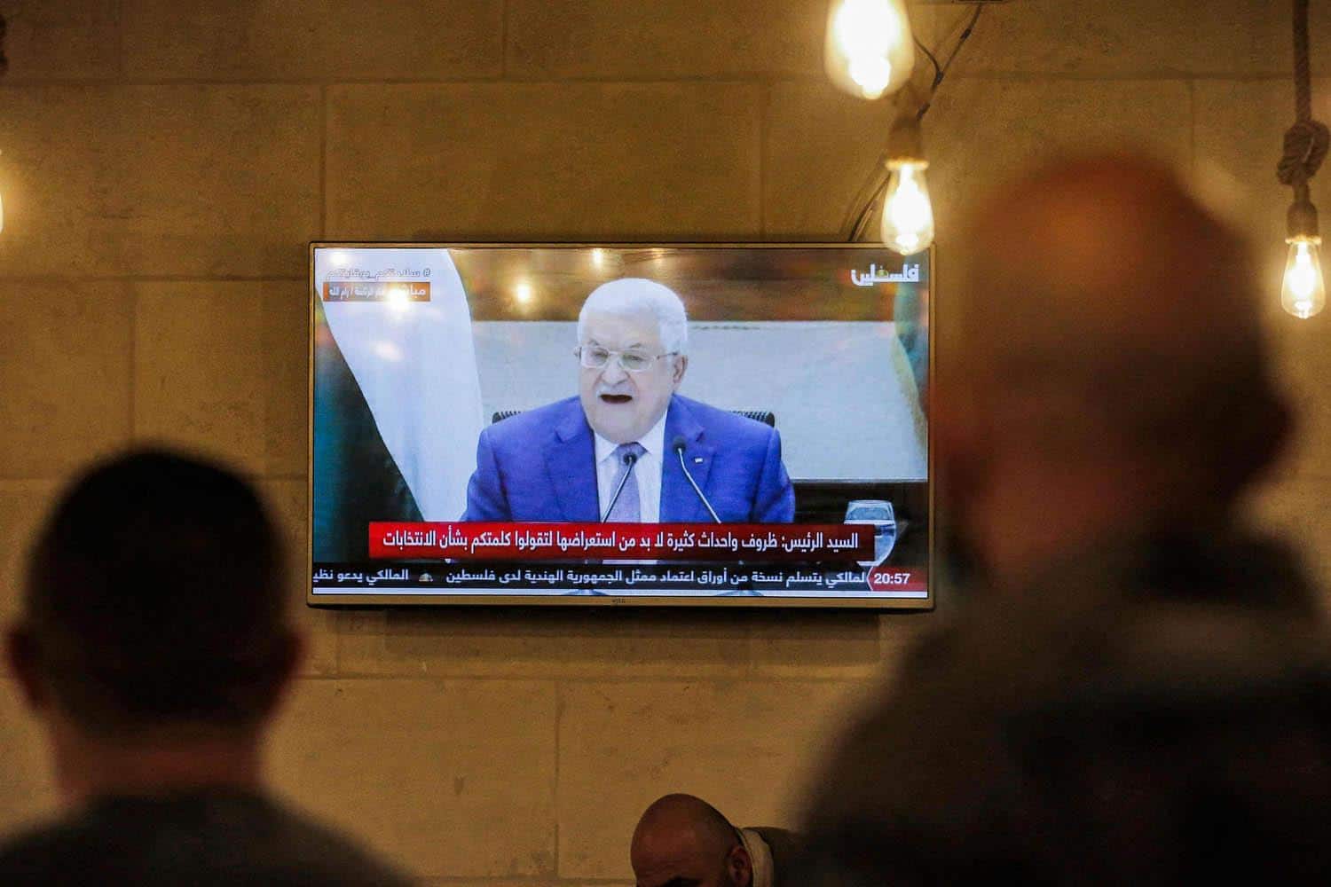 قيادي بفتح: عرفات لقب عباس بـ”رئيس الوكالة اليهودية” و”كرزاي فلسطين”