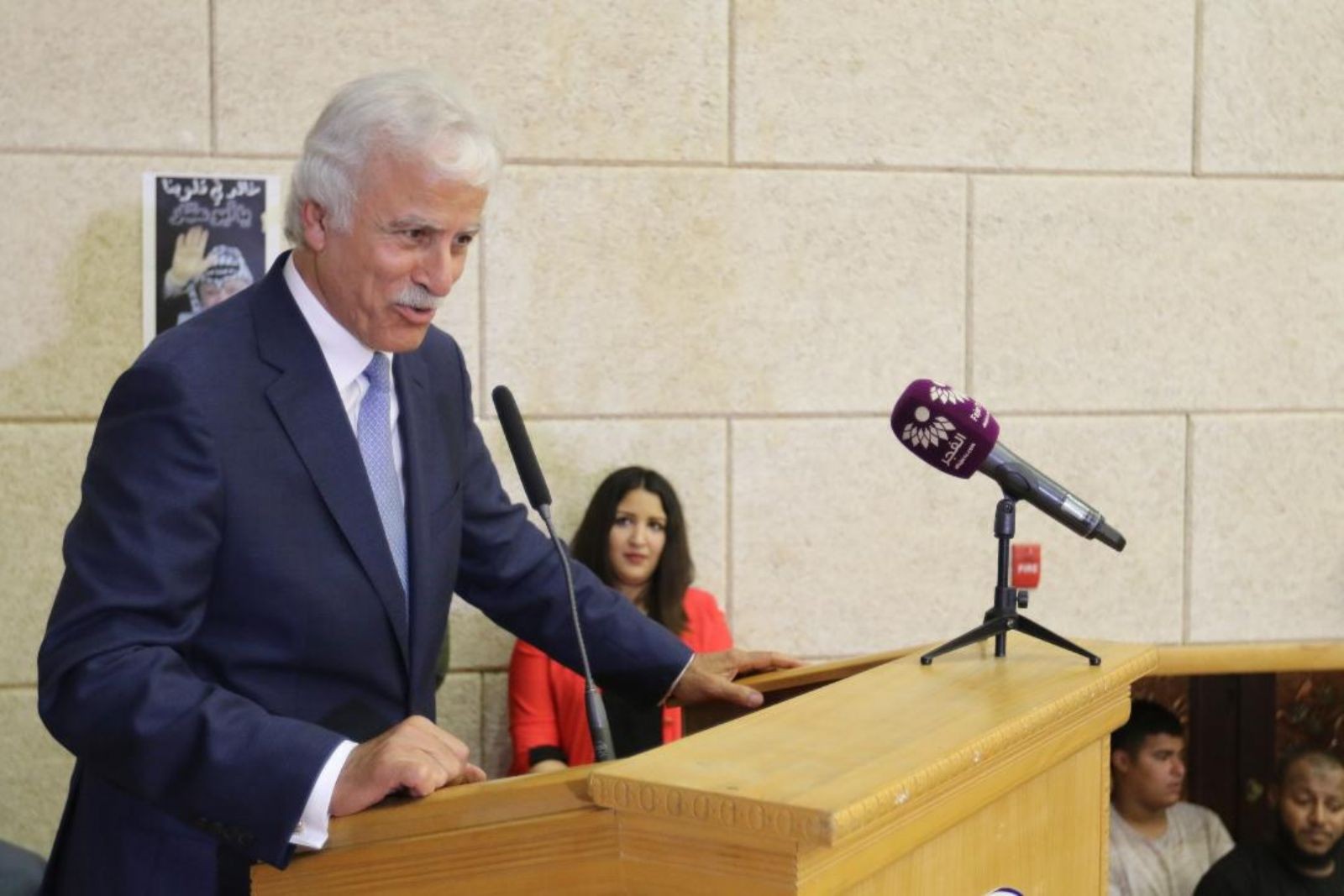 استقالة عورتاني.. هروب من إقالة مهينة بأمر من عباس مثل السفراء والمحافظين