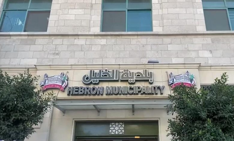 مصادر: فتح بالخليل تمارس الترهيب لإسقاط المجلس البلدي وتيسير أبو اسنينة