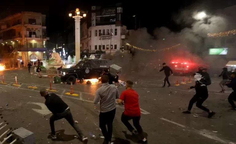 مركز بحثي: وتيرة الغضب الشعبي ضد السلطة الأعلى بتاريخها