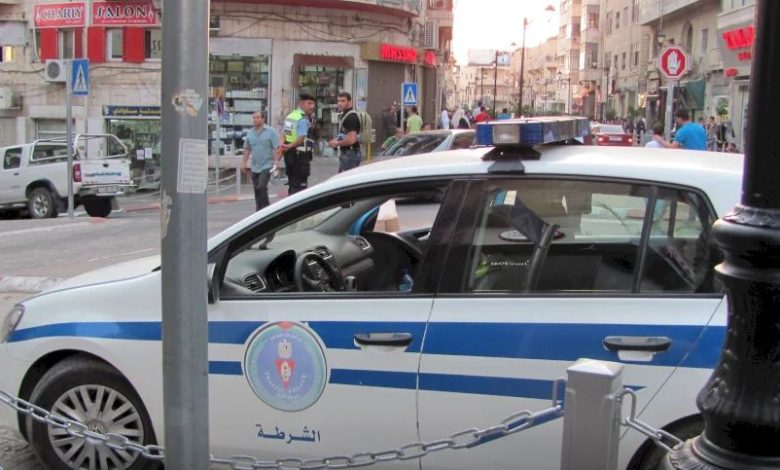 أجهزة السلطة تمنع الموظفين من تنظيم وقفة احتجاجية أمام مقر وزارة المالية برام الله