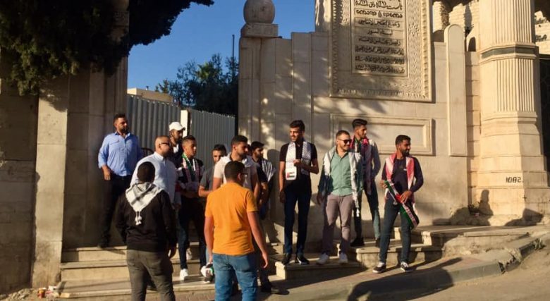 طلبة الطب في جامعة الخليل يعودون للإضراب.. القصة الكاملة