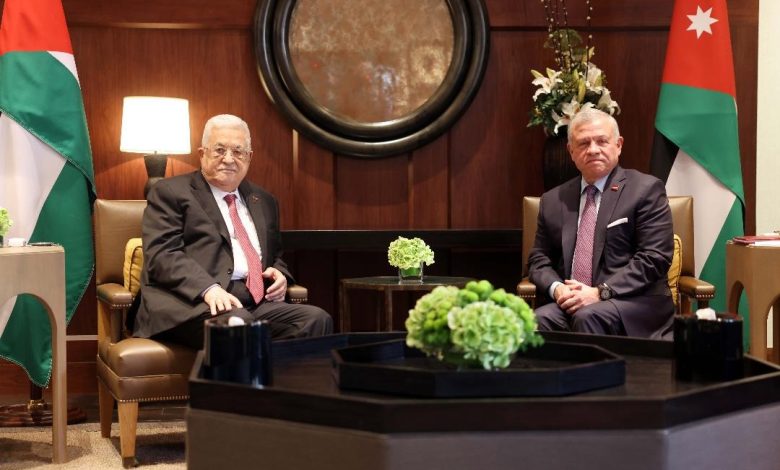 عباس يدعو حماس للإفراج عن الأسرى الإسرائيليين