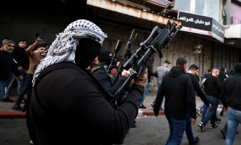 نشطاء: السلطة تحاول التستر على مجرمي الخليل عبر مسرحيات هزلية