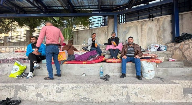 إذلال متواصل.. أجهزة السلطة تقمع عمال غزة في رام الله وتنقلهم لعزل أريحا