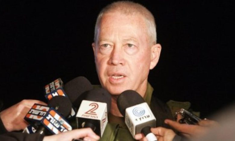 غالانت يدعم تحويل الأموال للسلطة لمكافأتها على دورها بمنع انتفاضة جماهيرية بالضفة