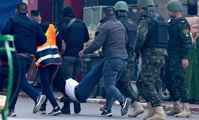 ناشط نابلسي: أجهزة السلطة تستأسد على شعبها و”نعامة” على الاحتلال