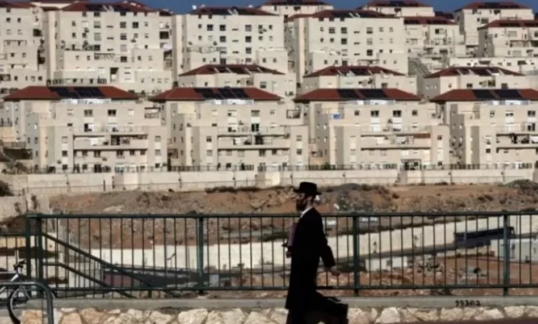 خبير: السلطة فقدت معالم سيطرتها بالضفة وحل الدولتين وهم