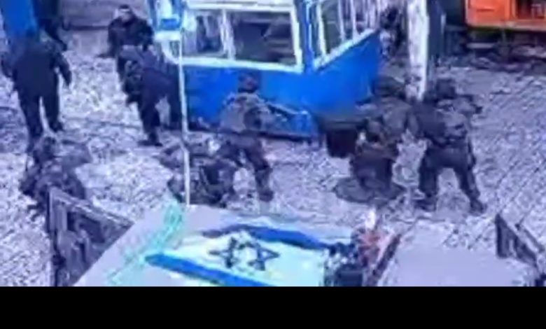 في بيت لحم.. الاحتلال يطرد عناصر السلطة ويصادر أسلحتهم بعد ضربهم