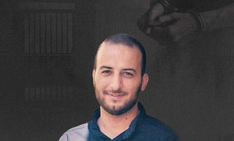 المعتقل السياسي محمد العزيزي يواصل إضرابه عن الطعام بسجون السلطة