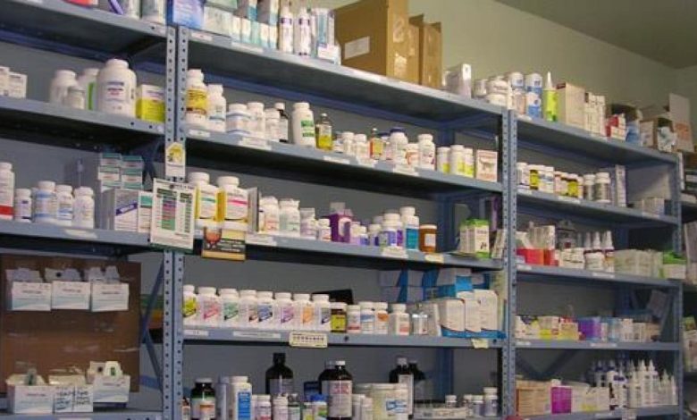 أسعار جنونية وبعضها مهرب.. مطالبات بمراجعة أسعار الأدوية في الضفة الغربية