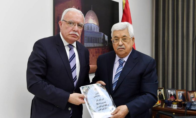 قضاة ومحامون: عباس شكل حكومة ظل جديدة بتدوير نفايات السلطة