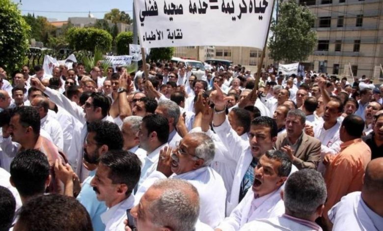 استطلاع: سخط واسع على أداء المؤسسات الحكومية وسوء الخدمات المقدمة للمواطنين