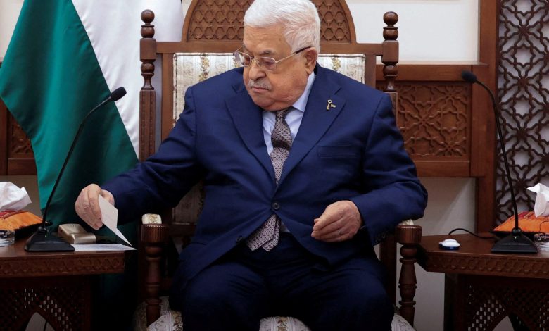 إخفاء التعيينات والترقيات.. نهج السلطة الفلسطينية لتجنب انتقاد فسادها