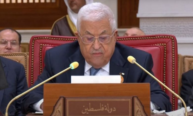 محلل سياسي: سلوك عباس ومواقفه تكشف الفجوة بين الميدان والقيادة الرسمية