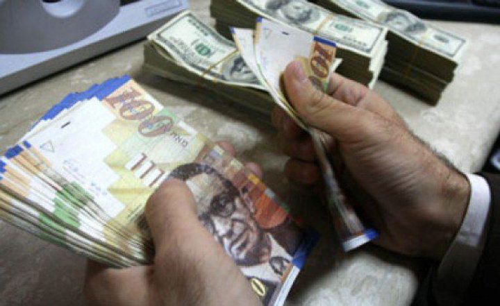 خزي وعار.. أجهزة السلطة تقطع راتب أحد عناصرها لأن أولاده بين شهيد وأسير ومطارد