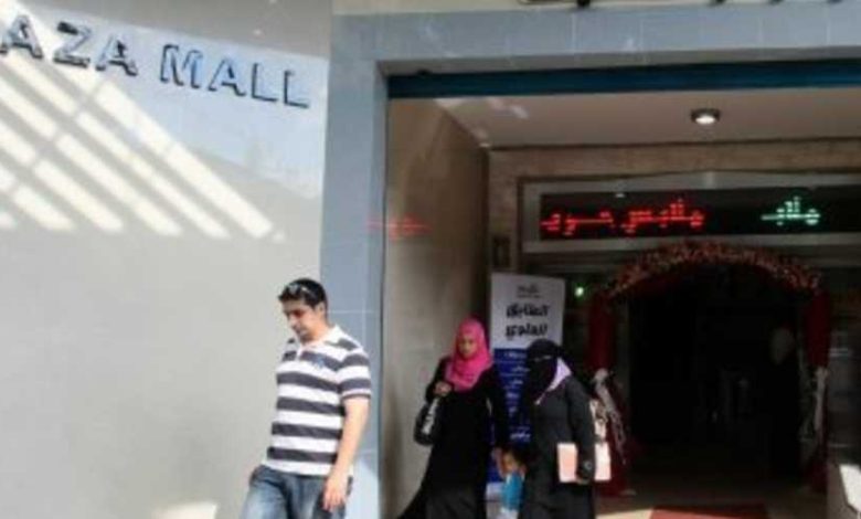 خبير اقتصادي يطالب السلطة بدعم الاستثمار المحلي وإنهاء الاعتماد على الدعم الخارجي