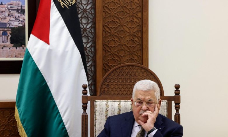 انتهاك جديد للقانون.. الدكتاتور عباس يمنح نفسه صلاحيات أمنية إضافية