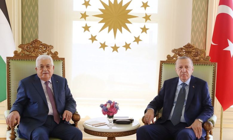 أردوغان يطالب عباس بالاعتذار لتجاهله دعوة البرلمان التركي لإلقاء خطاب فيه