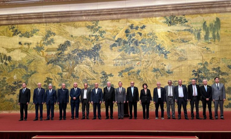 الاعتراف بالاحتلال وتسليم سلاح المقاومة.. شروط فتح التي أفشلت لقاء الفصائل في الصين