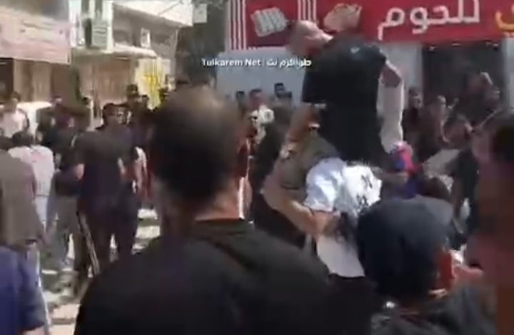 احتفلوا به على الأكتاف.. أهالي طولكرم يفشلون محاولة السلطة اختطاف المطارد محمد جابر