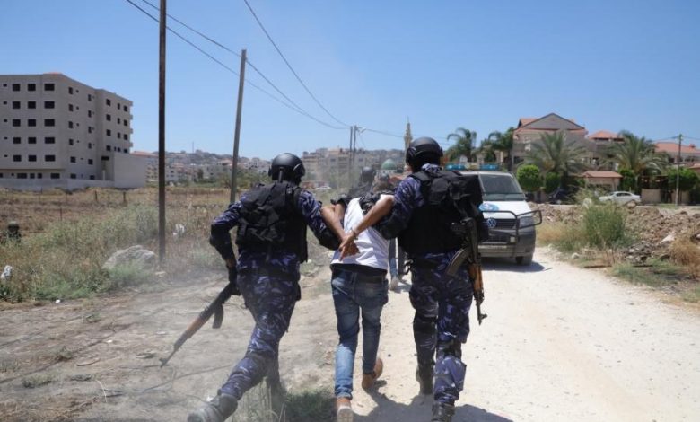 في رام الله.. انتحل شخصية صحفي بقناة مشهورة وأوقع عشرات بشباكه