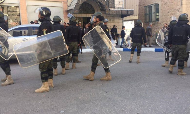 MEE: السلطة عاجزة ومنقسمة وانتهاكاتها تزيد فرص انفجار الغضب بوجهها