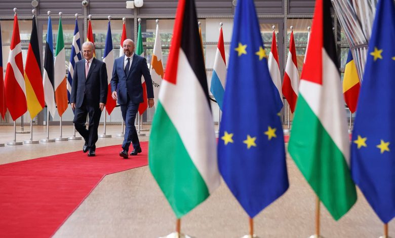 تأكيدا لما نشره الشاهد.. السلطة ستقطع رواتب الأسرى وتُغير المناهج لأجل الدعم الخارجي