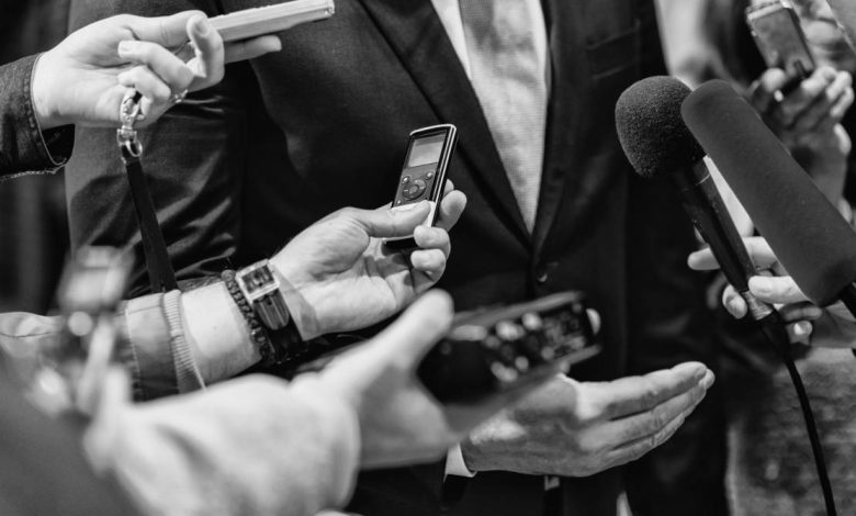 ذباب السلطة الإلكتروني.. فلسطيني الاسم صهيوني القول والفعل