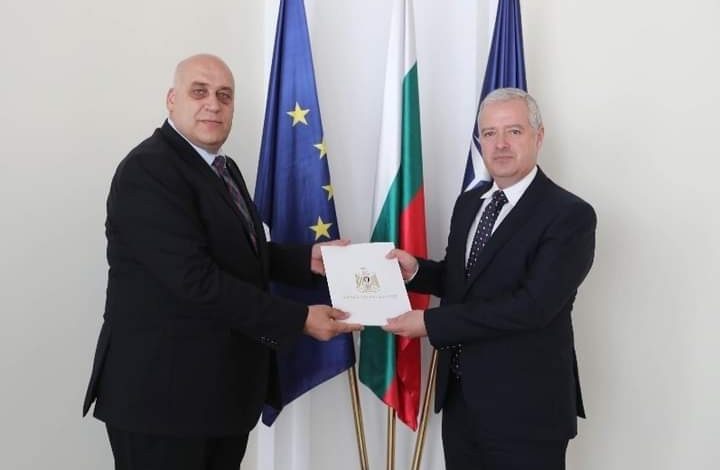 نصري أبو جيش.. نجح بامتياز في الفساد فتلقى منصب السفير مكافأة