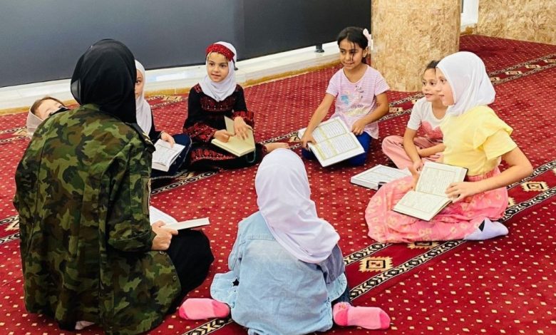 إقامة حلقات تحفيظ القرآن.. أجهزة السلطة إذ تلبس ثوب الواعظين