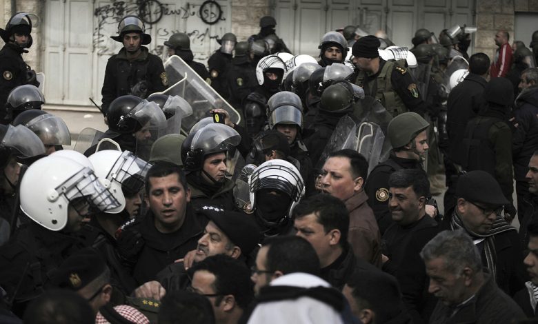 ناشط: صمت الضفة منبعه اليد الحديدية للسلطة وفتح لوأد المقاومة